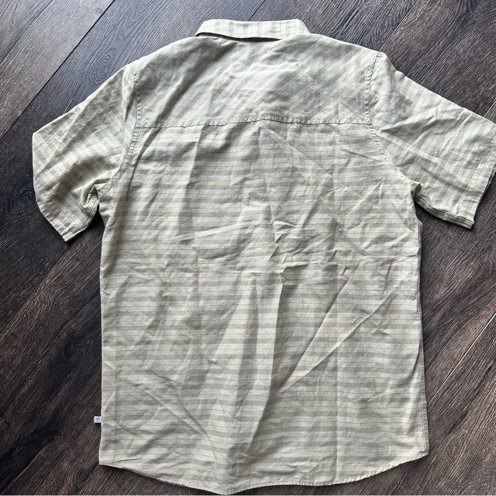 Toad & Co Horny Toad men’s size small button down short sleeve shirt - Picture 2 of 4